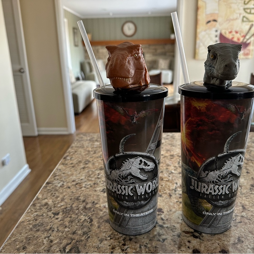 Jurassic World Fallen Kingdom Tumbler Set with Dinosaur Lids - Picture 3 of 3